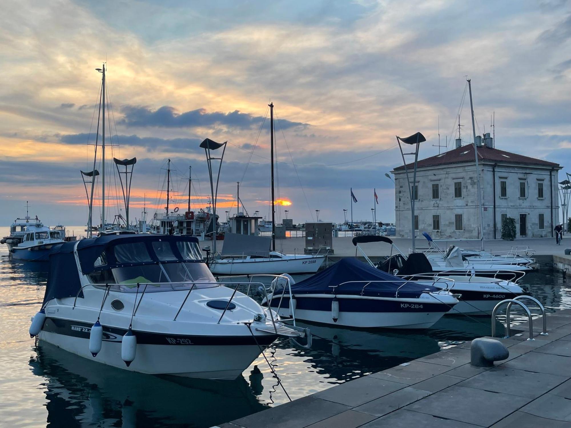 Sunset Residence Koper & Free Parking Garage Buitenkant foto